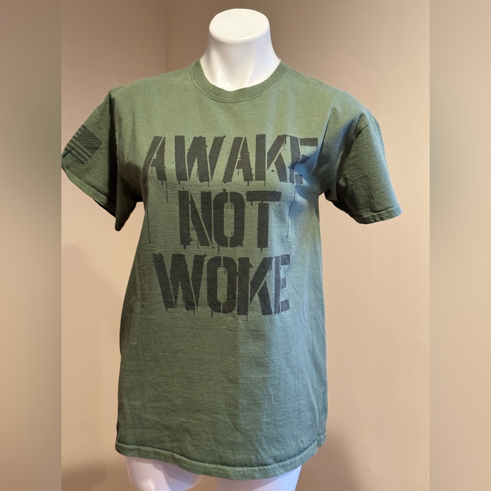 Gildan Green With black Letters Awake Not Woke SZ M